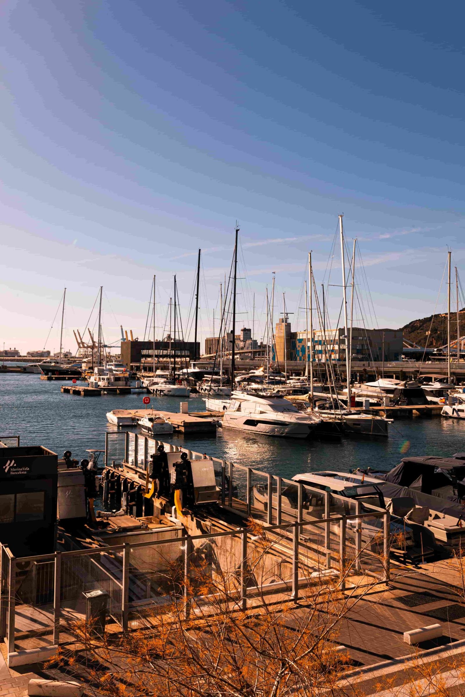 Vistas al puerto desde el restaurante Port Vela, junto al Hotel W Barcelona